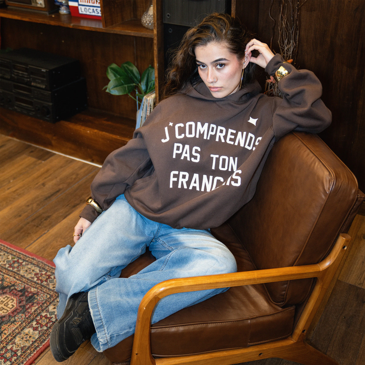 HOODIE “J’COMPRENDS PAS TON FRANÇAIS” - BRUN