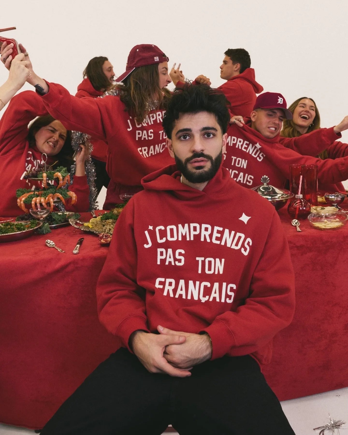 HOODIE “J’COMPRENDS PAS TON FRANÇAIS” - ROUGE