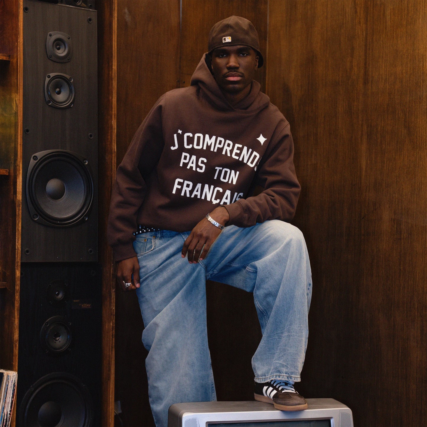 HOODIE “J’COMPRENDS PAS TON FRANÇAIS” - BRUN