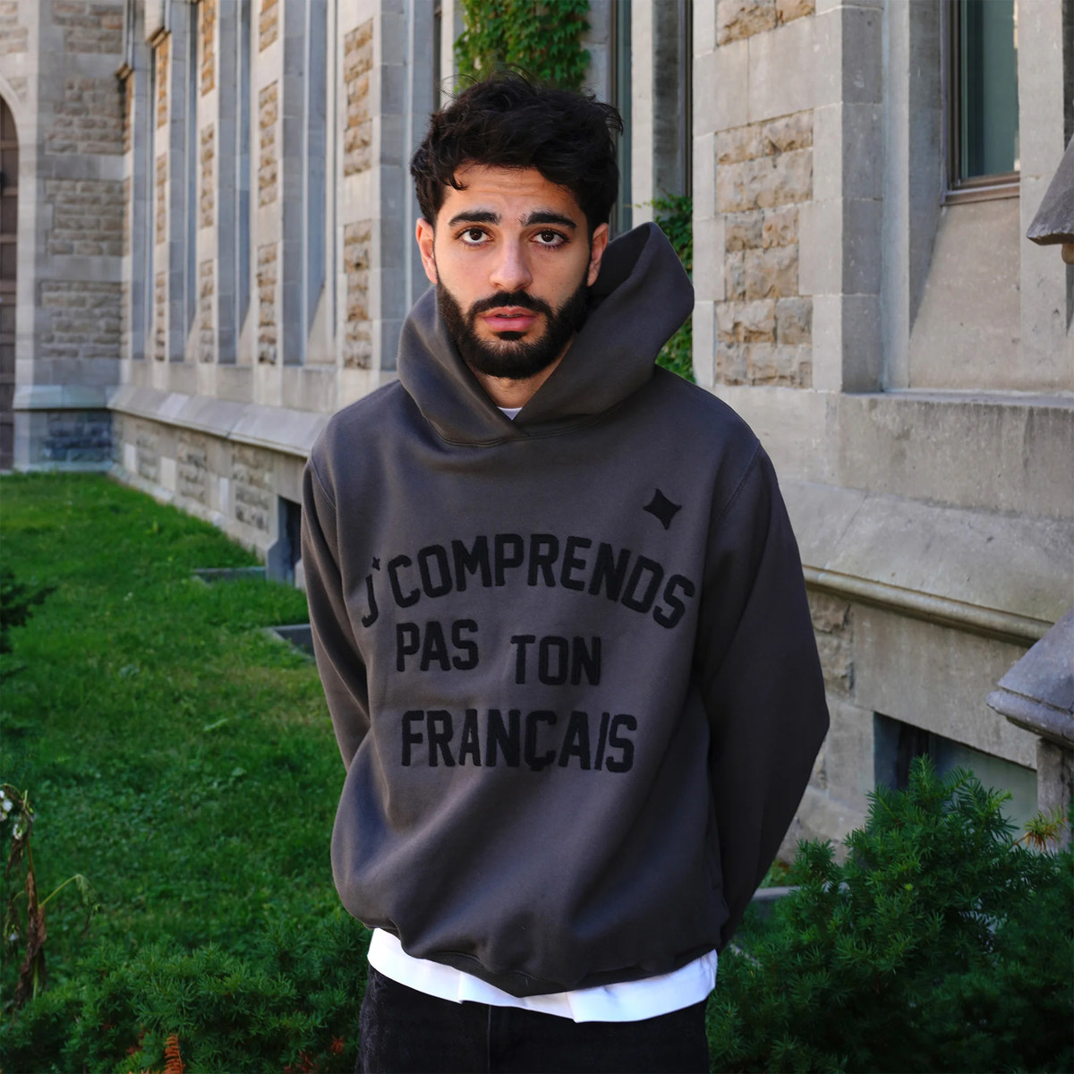 HOODIE “J’COMPRENDS PAS TON FRANÇAIS” - NOIR SUR GRIS