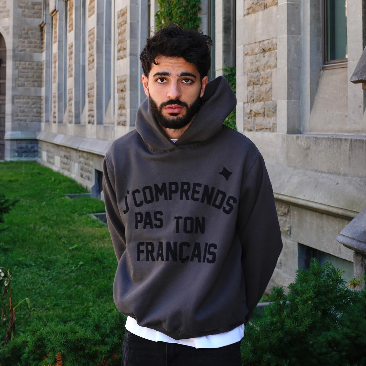HOODIE “J’COMPRENDS PAS TON FRANÇAIS” - NOIR SUR GRIS